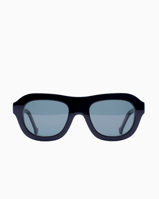 black plastic aviator sunglassesby Marie-Sophie Dion model AlainSun, front view, lunettes de vue aviateur couleur Noir