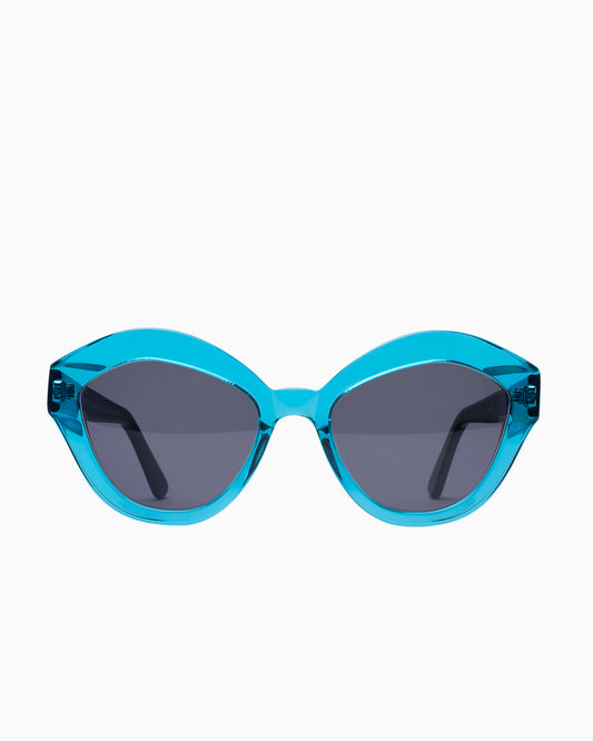 blue plastic cat sunglassesby Traction model Vittoria, front view, lunettes de vue chat couleur Bleu