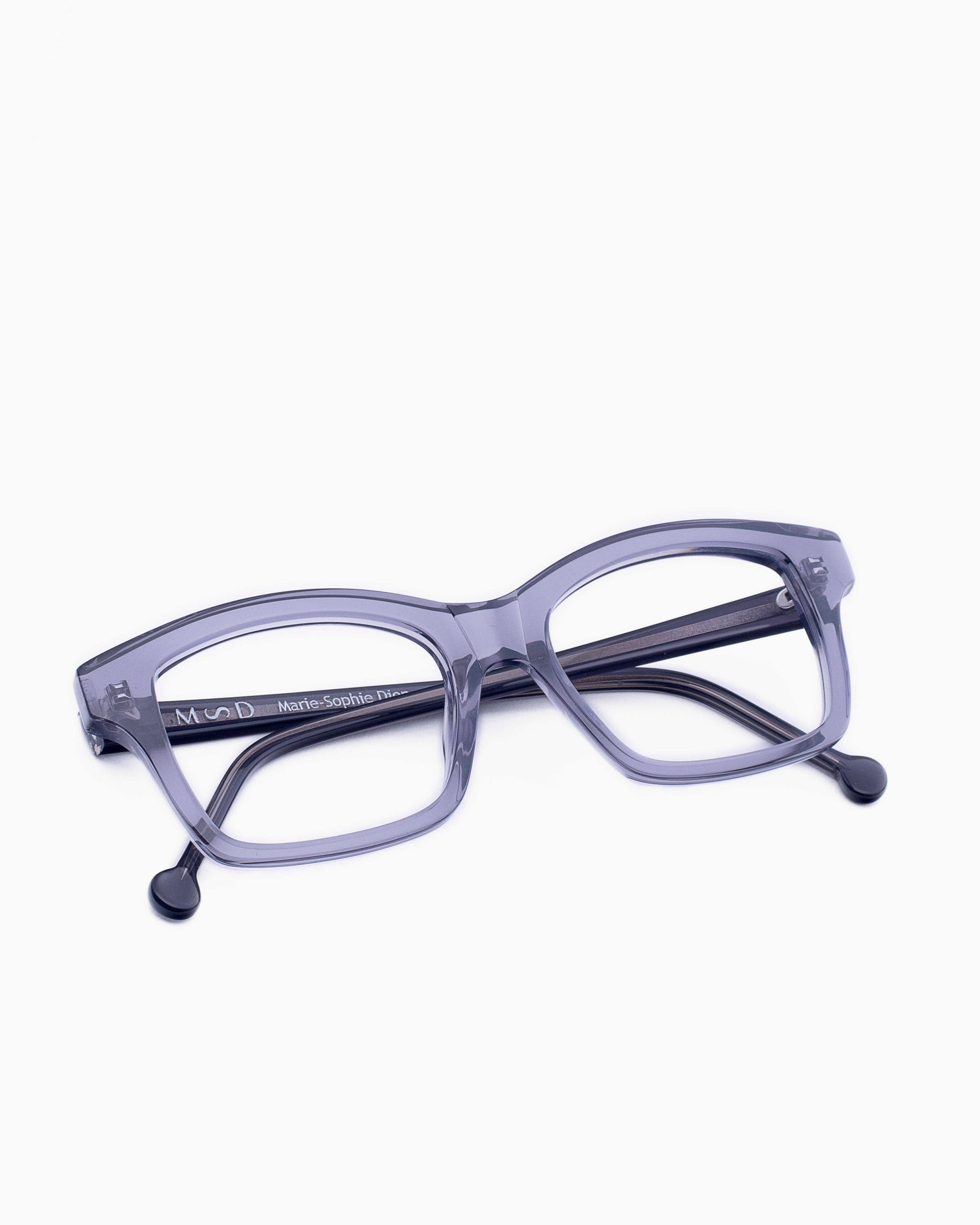 grey plastic butterfly eyeglasses by Marie-Sophie Dion model Giguere, front view, lunettes de vue papillon couleur Gris
