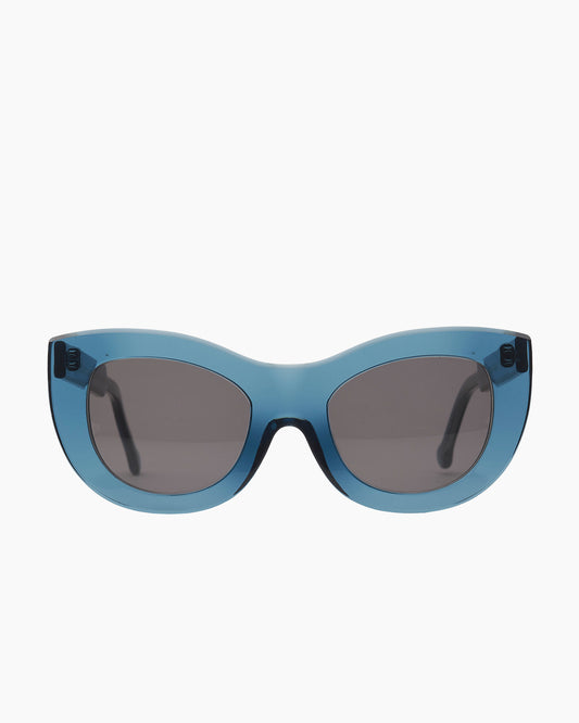 blue plastic cat sunglassesby Marie-Sophie Dion model YounanSun, front view, lunettes de vue chat couleur Bleu
