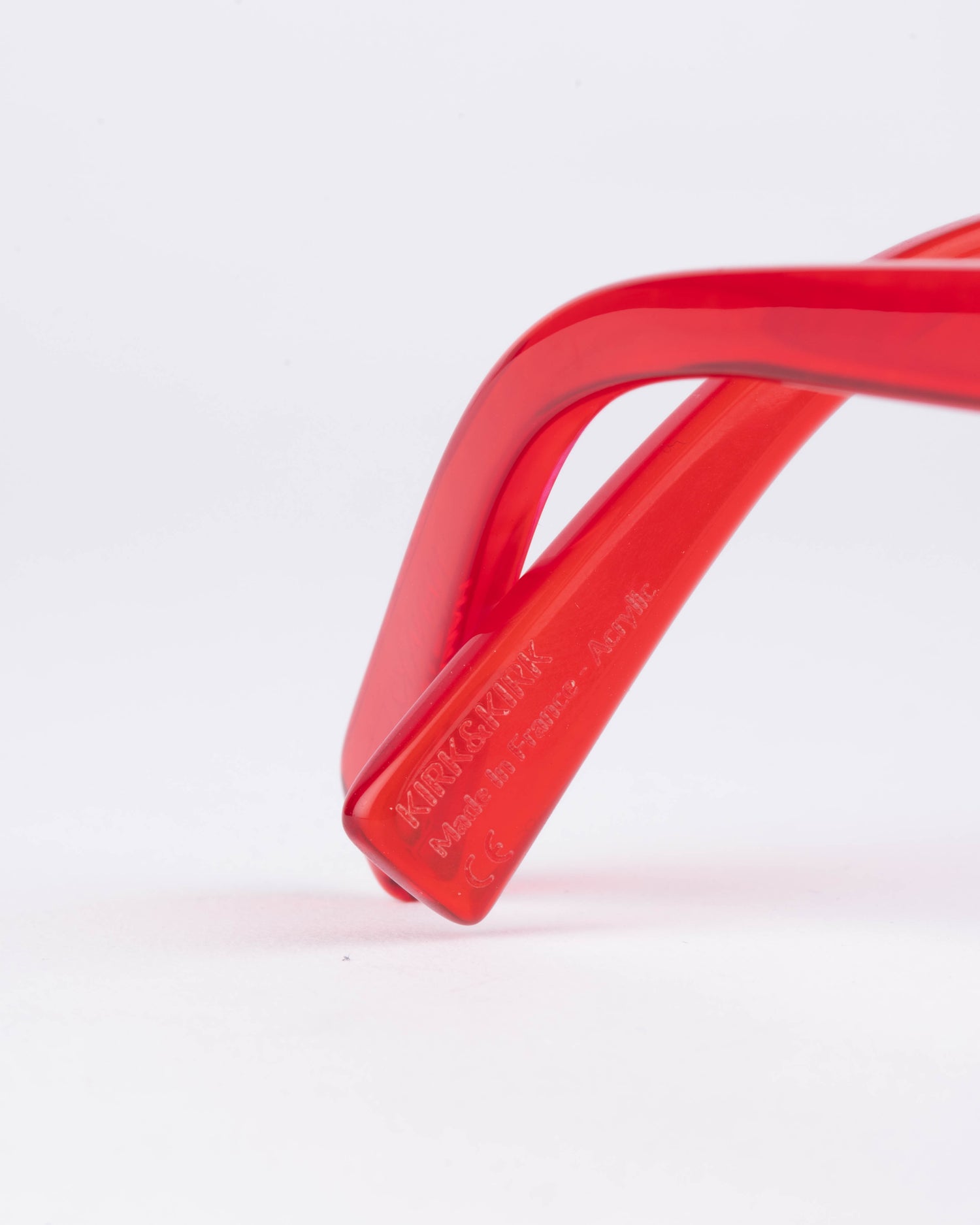 red plastic butterfly eyeglasses by Kirk&Kirk model HANA, front view, lunettes de vue papillon couleur Rouge