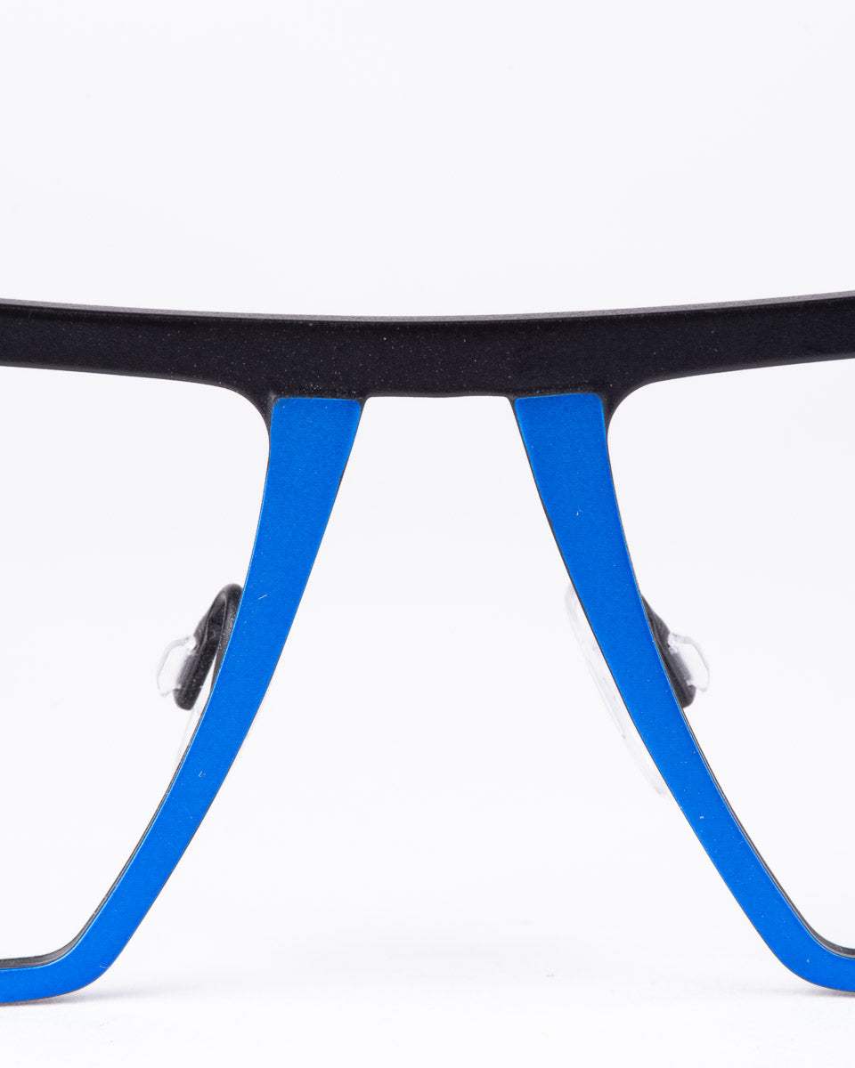 blue metal rectangle eyeglasses by Theo model Antwerpcentral, front view, lunettes de vue rectangle couleur Bleu