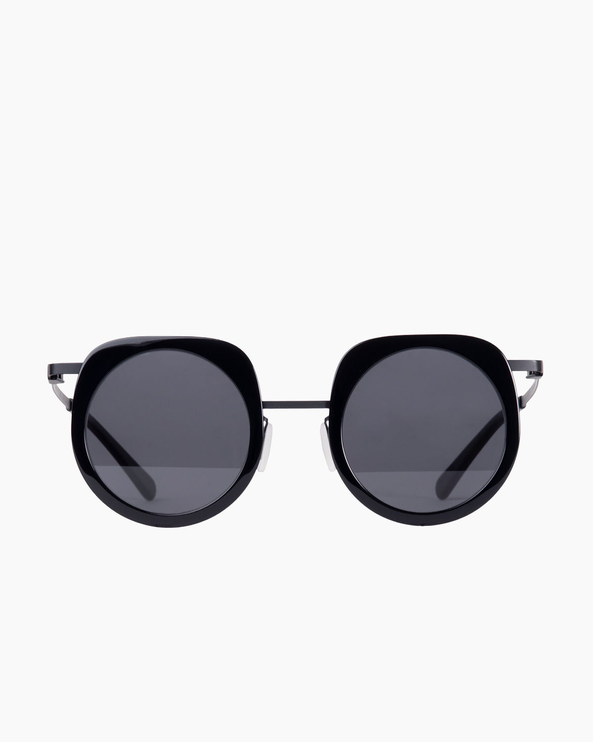 black metal round  sunglassesby Gamine model HublotSödermalm, front view, lunettes de vue rond couleur Noir