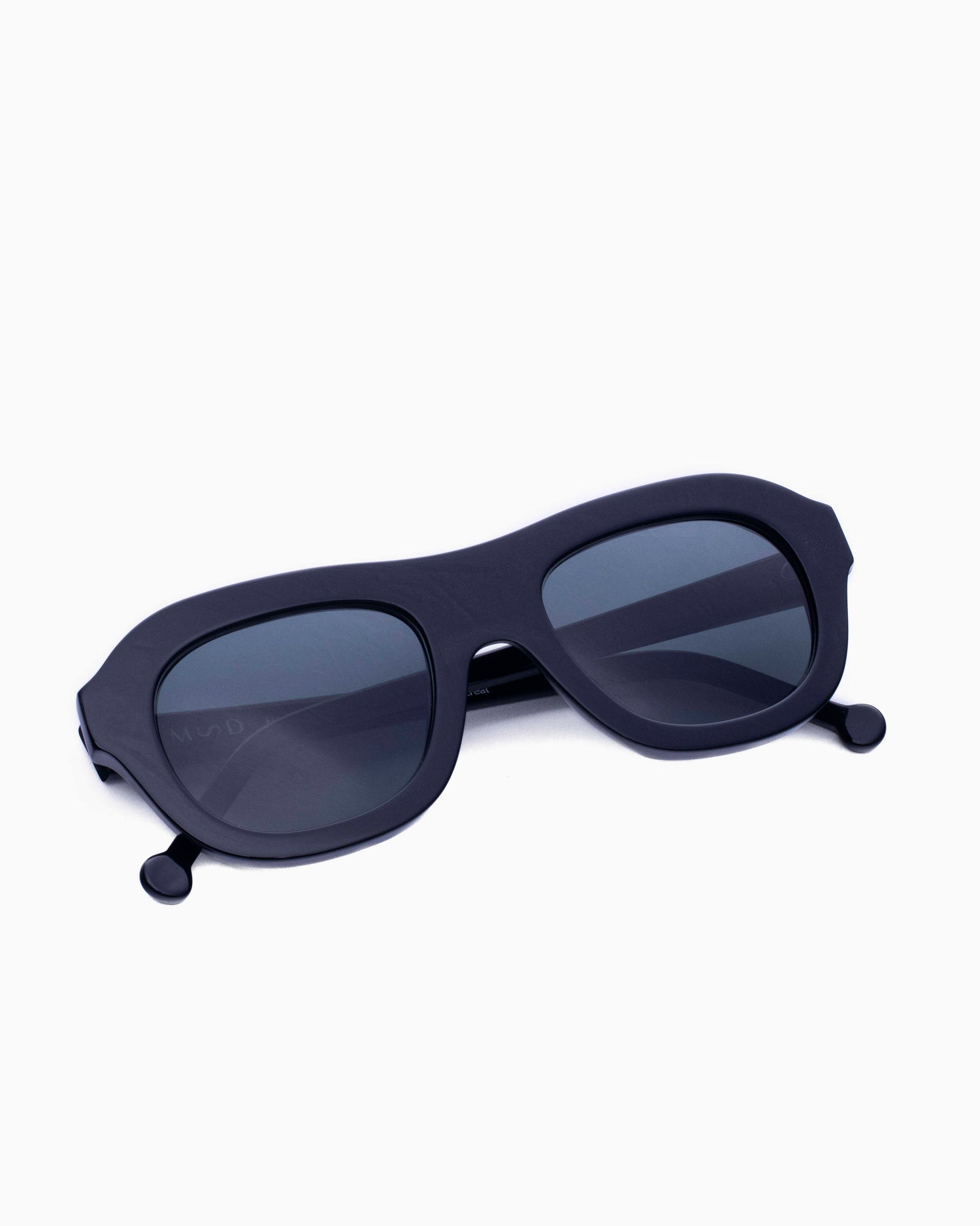 black plastic aviator  sunglassesby Marie-Sophie Dion model AlainSun, front view, lunettes de vue aviateur couleur Noir