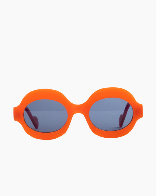 orange plastic oval sunglassesby Anne et Valentin model Solea, front view, lunettes de vue ovale couleur orange