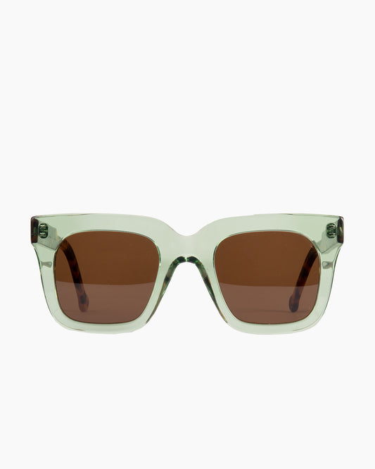 green plastic rectangle sunglassesby Marie-Sophie Dion model Middleton, front view, lunettes de vue rectangle couleur Vert