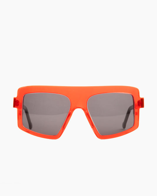 orange plastic rectangle  sunglassesby Marie-Sophie Dion model Larochelière, front view, lunettes de vue rectangle couleur orange