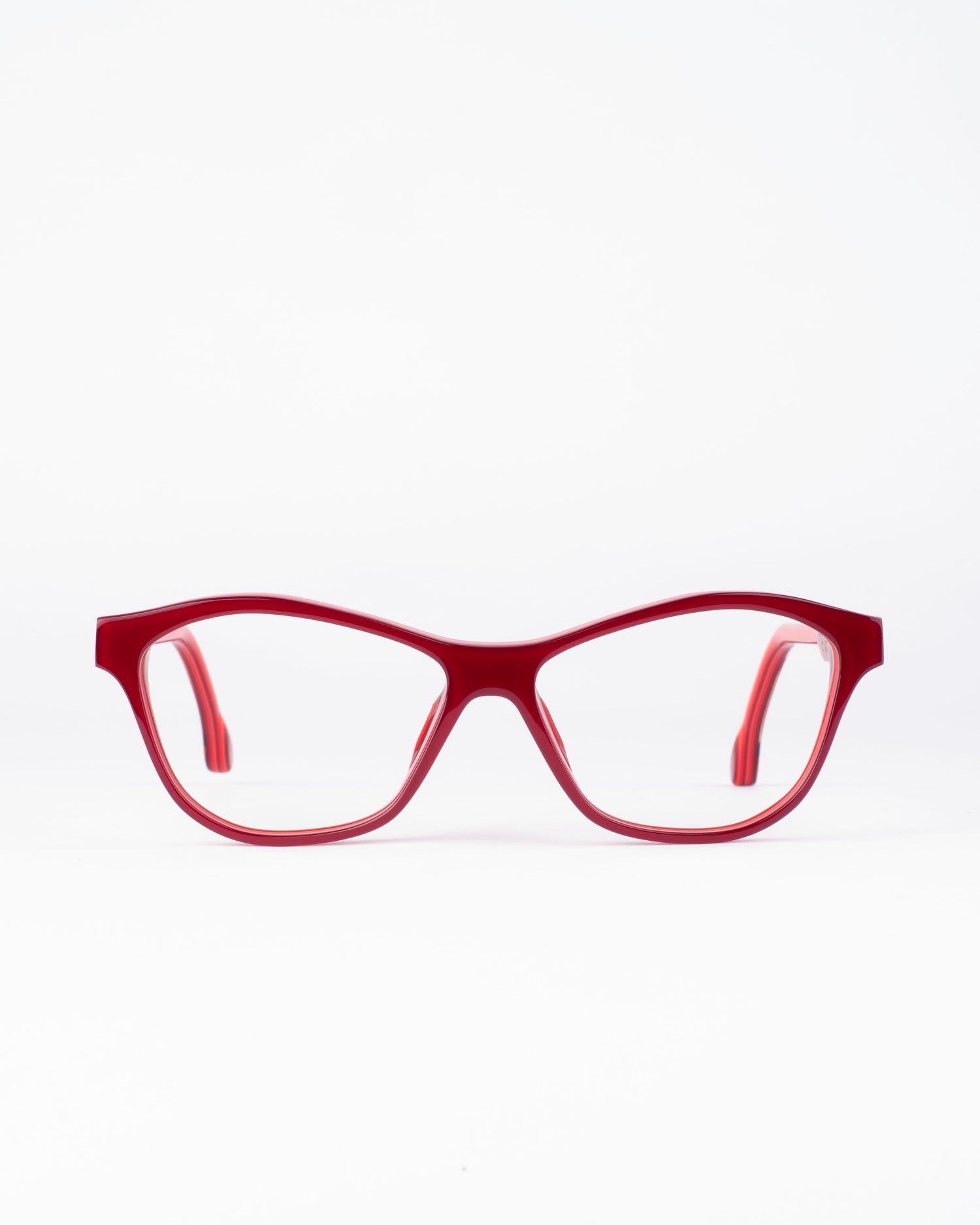 red plastic butterfly eyeglasses by Xavier Derome model Ivresse11S, front view, lunettes de vue papillon couleur Rouge