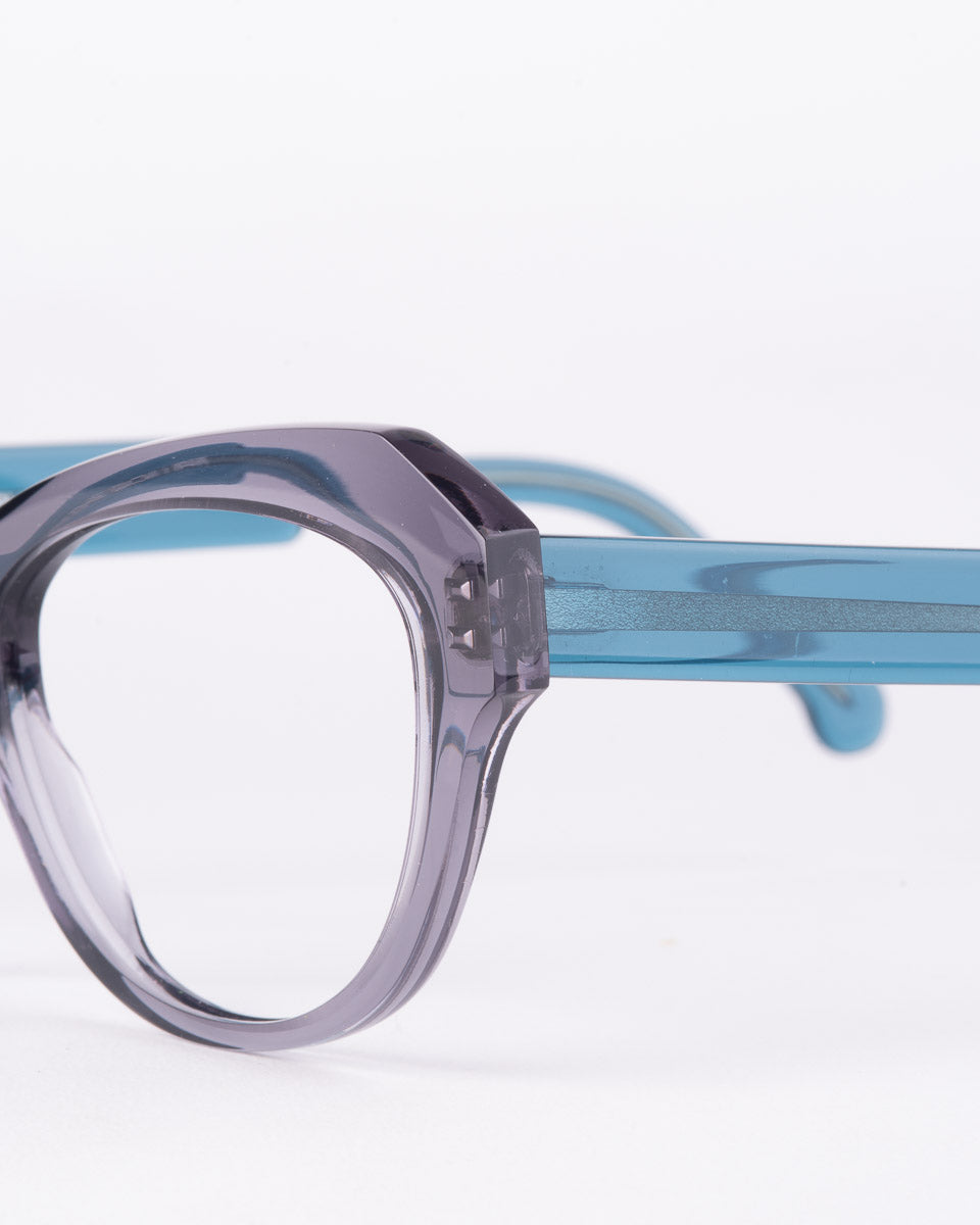 grey plastic cat eyeglasses by Marie-Sophie Dion model Camus, front view, lunettes de vue chat couleur Gris