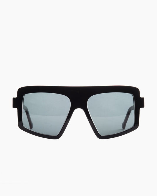 black plastic rectangle  sunglassesby Marie-Sophie Dion model Larochelière, front view, lunettes de vue rectangle couleur noir