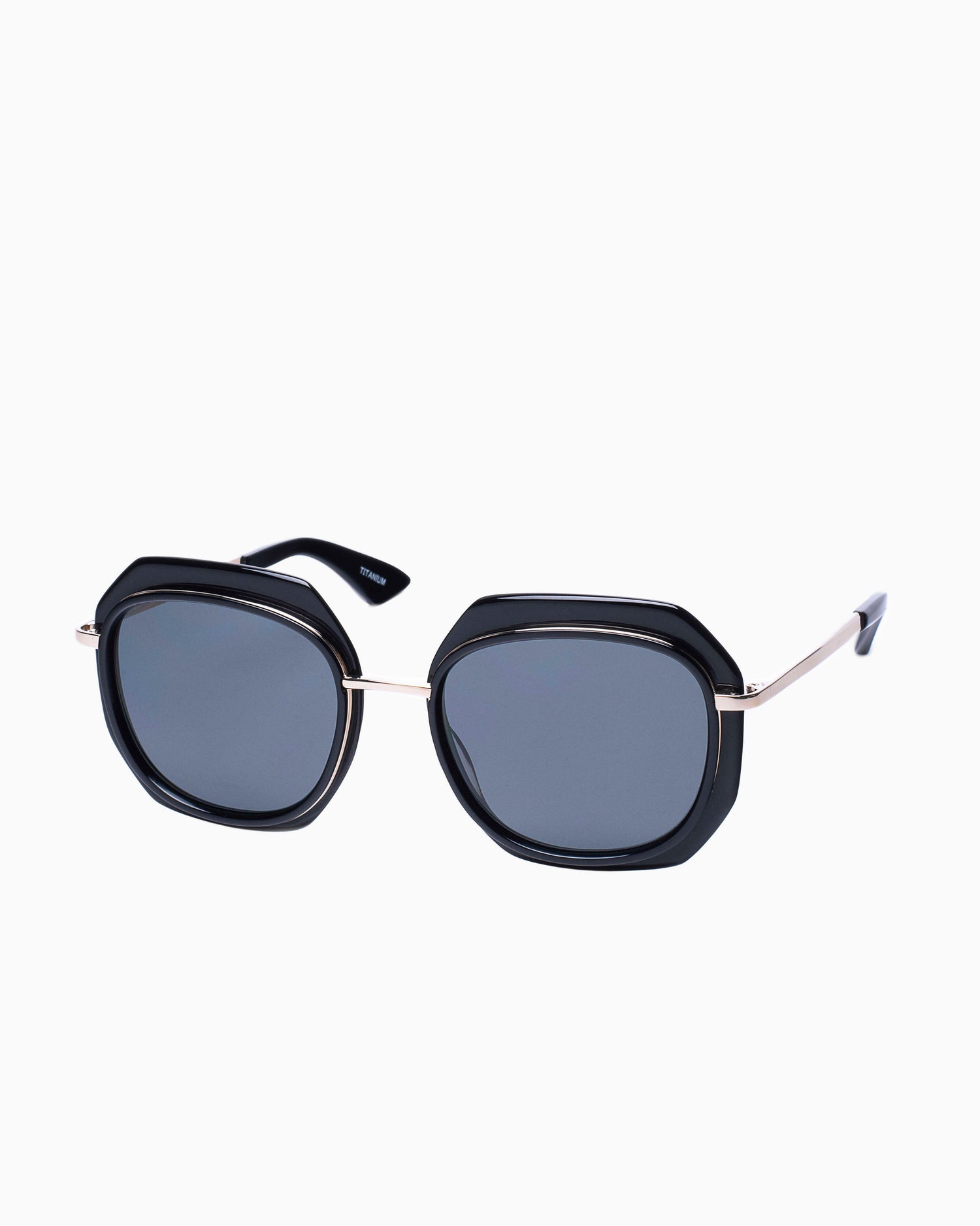 black plastic oval  sunglassesby Emmanuelle Khanh model 1050J, front view, lunettes de vue ovale couleur Noir