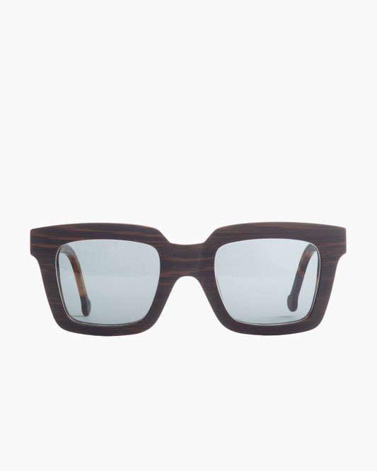 brown plastic rectangle  sunglassesby Marie-Sophie Dion model WilkySUN, front view, lunettes de vue rectangle couleur brun