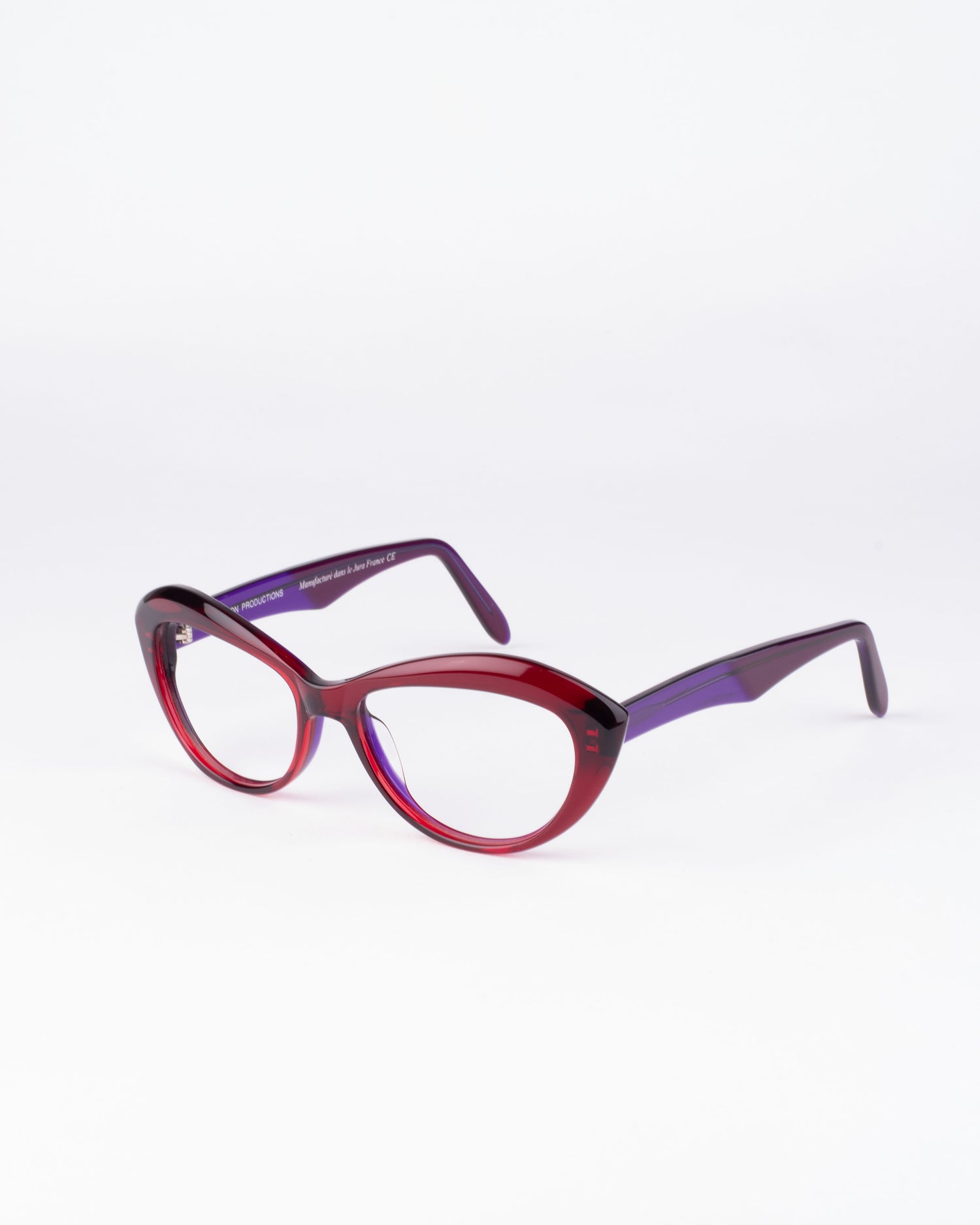 burgundy plastic butterfly eyeglasses by Traction model hockney, front view, lunettes de vue papillon couleur bourgogne