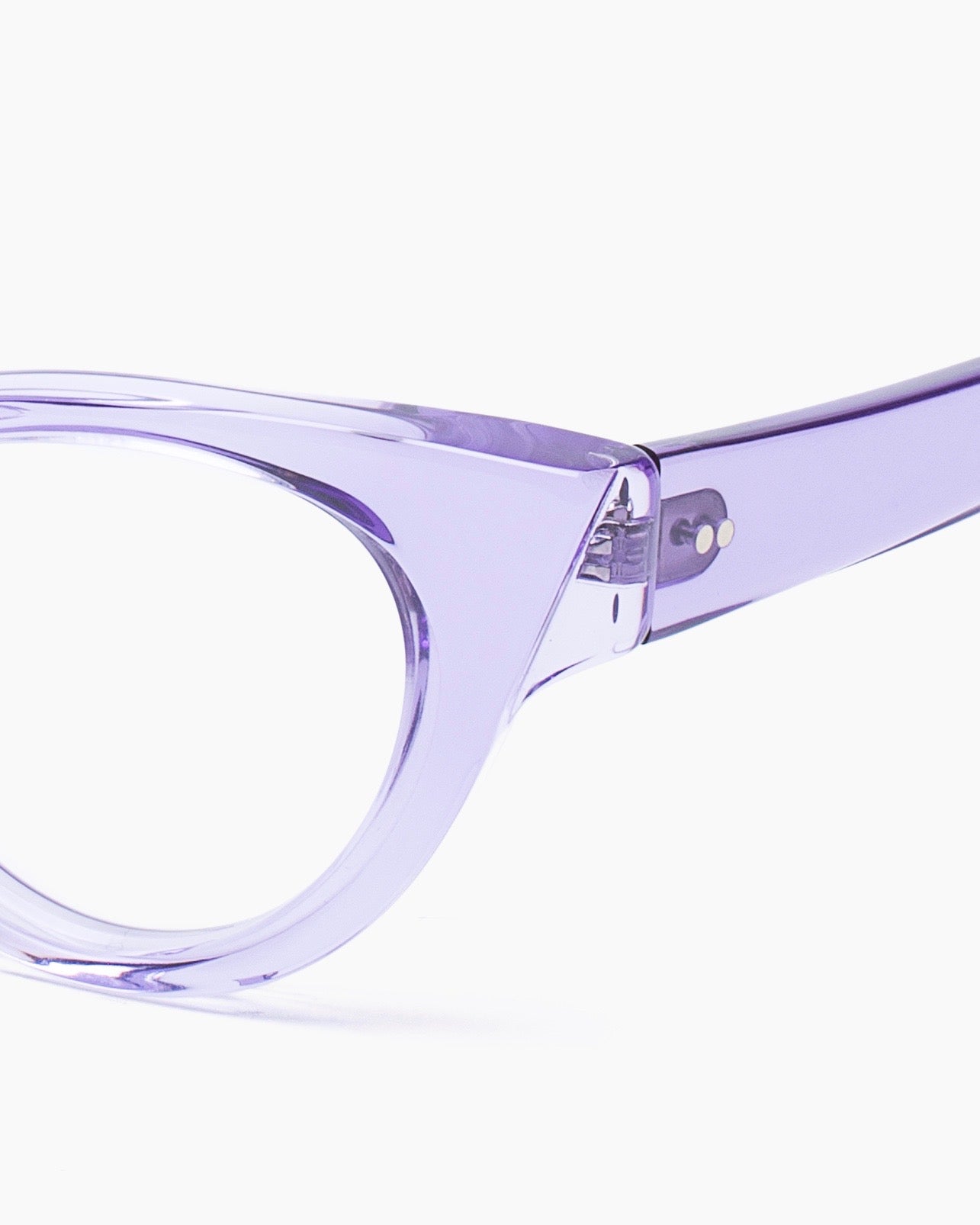 purple plastic cat eyeglasses by Kirk&Kirk model Marilyn, front view, lunettes de vue chat couleur violet
