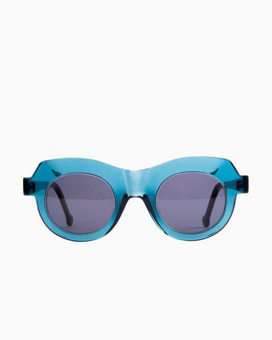 blue plastic round  sunglassesby Marie-Sophie Dion model Latraverse3, front view, lunettes de vue rond couleur bleu