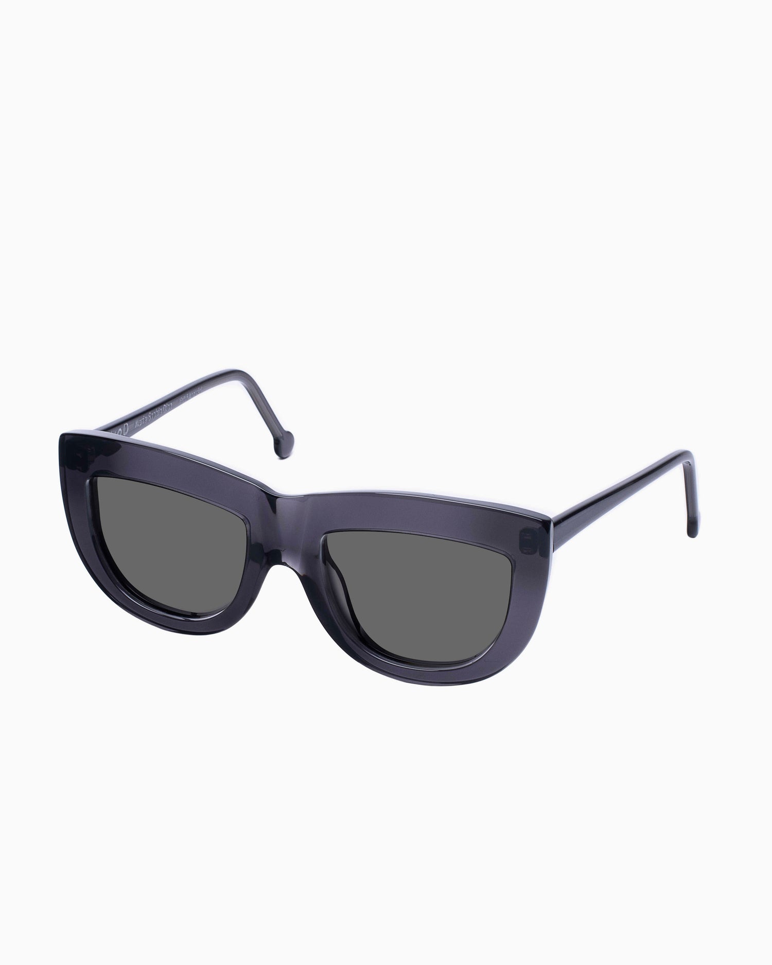 grey plastic cat  sunglassesby Marie-Sophie Dion model GermainSun, front view, lunettes de vue chat couleur Gris