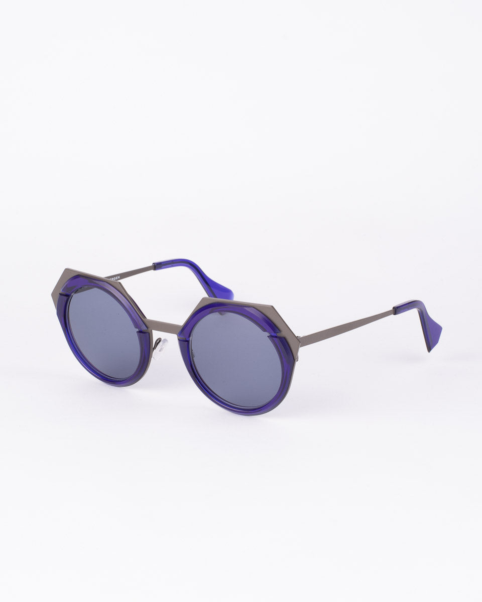 purple metal round  sunglassesby Theo model compositie1965, front view, lunettes de vue rond couleur violet