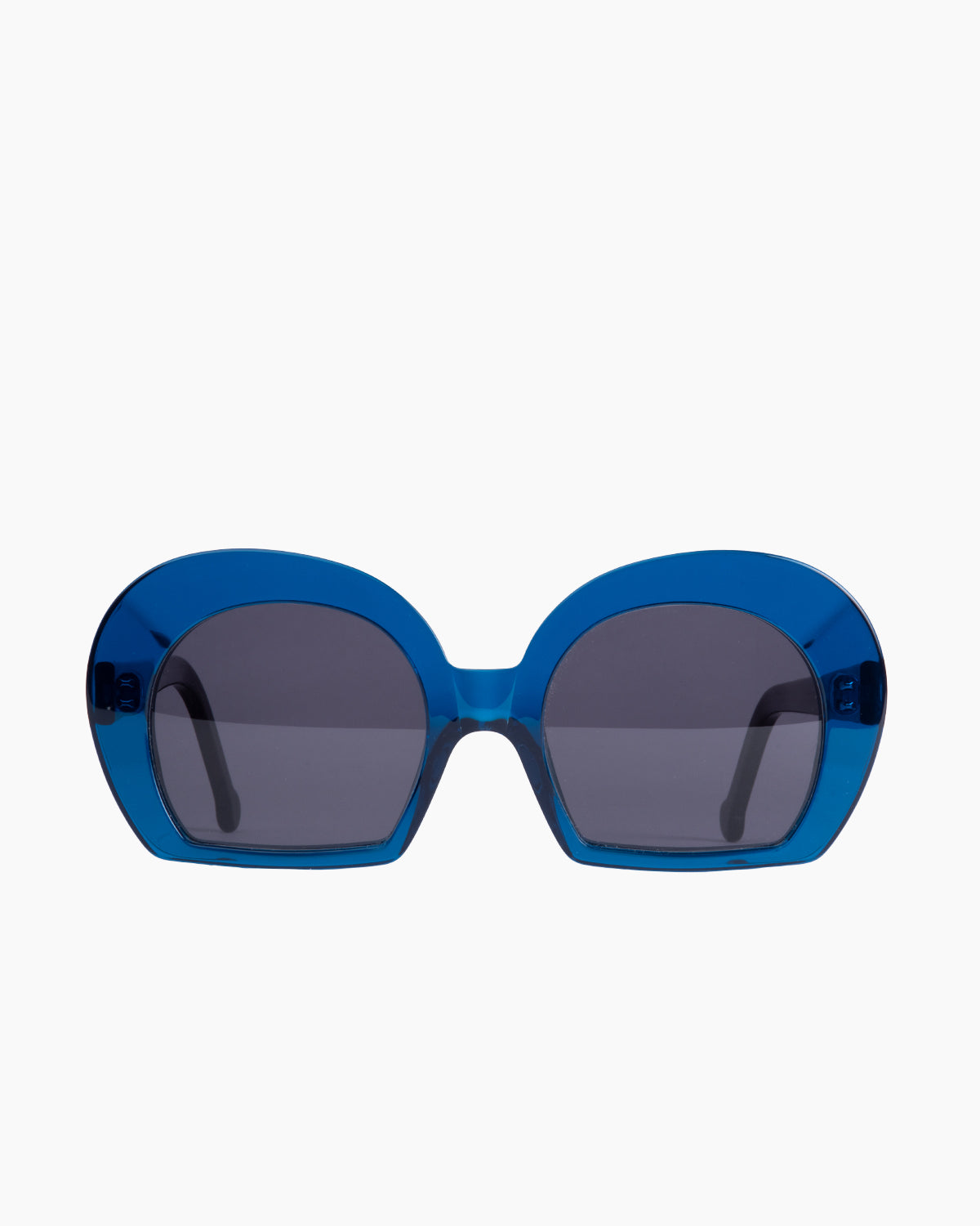 blue plastic oval  sunglassesby Marie-Sophie Dion model Distasio, front view, lunettes de vue ovale couleur Bleu