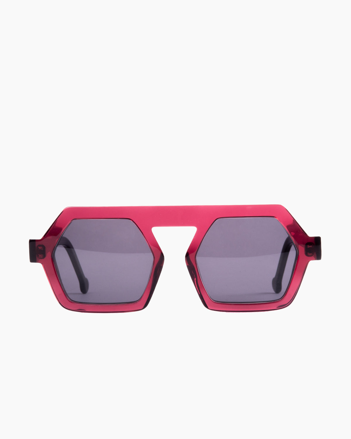 purple plastic hexagon  sunglassesby Marie-Sophie Dion model Lapointe, front view, lunettes de vue hexagone couleur violet