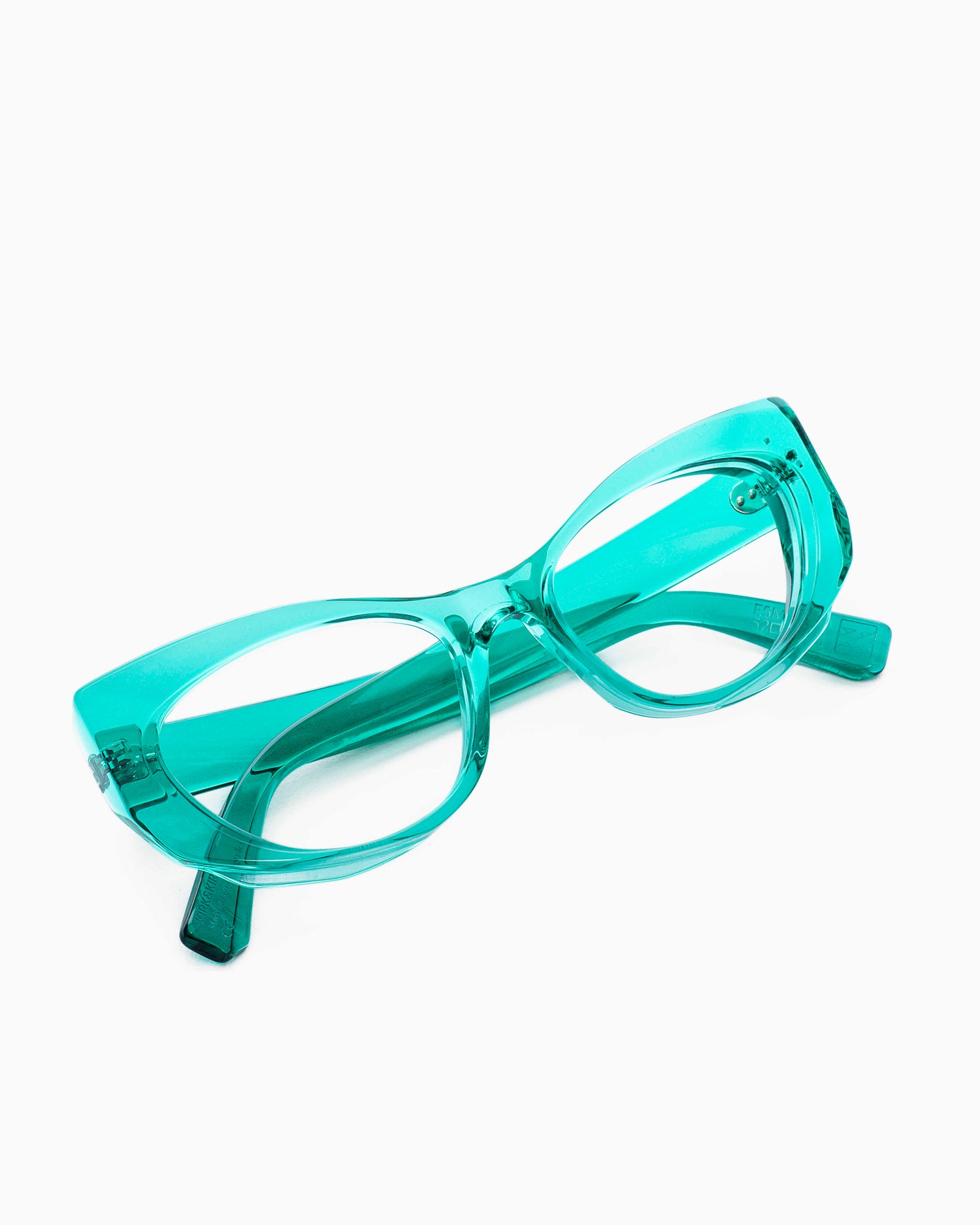 green plastic cat eyeglasses by Kirk&Kirk model Esme, front view, lunettes de vue chat couleur Vert