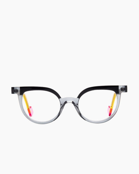 grey plastic cat eyeglasses by Anne et Valentin model Lucky, front view, lunettes de vue chat couleur Gris