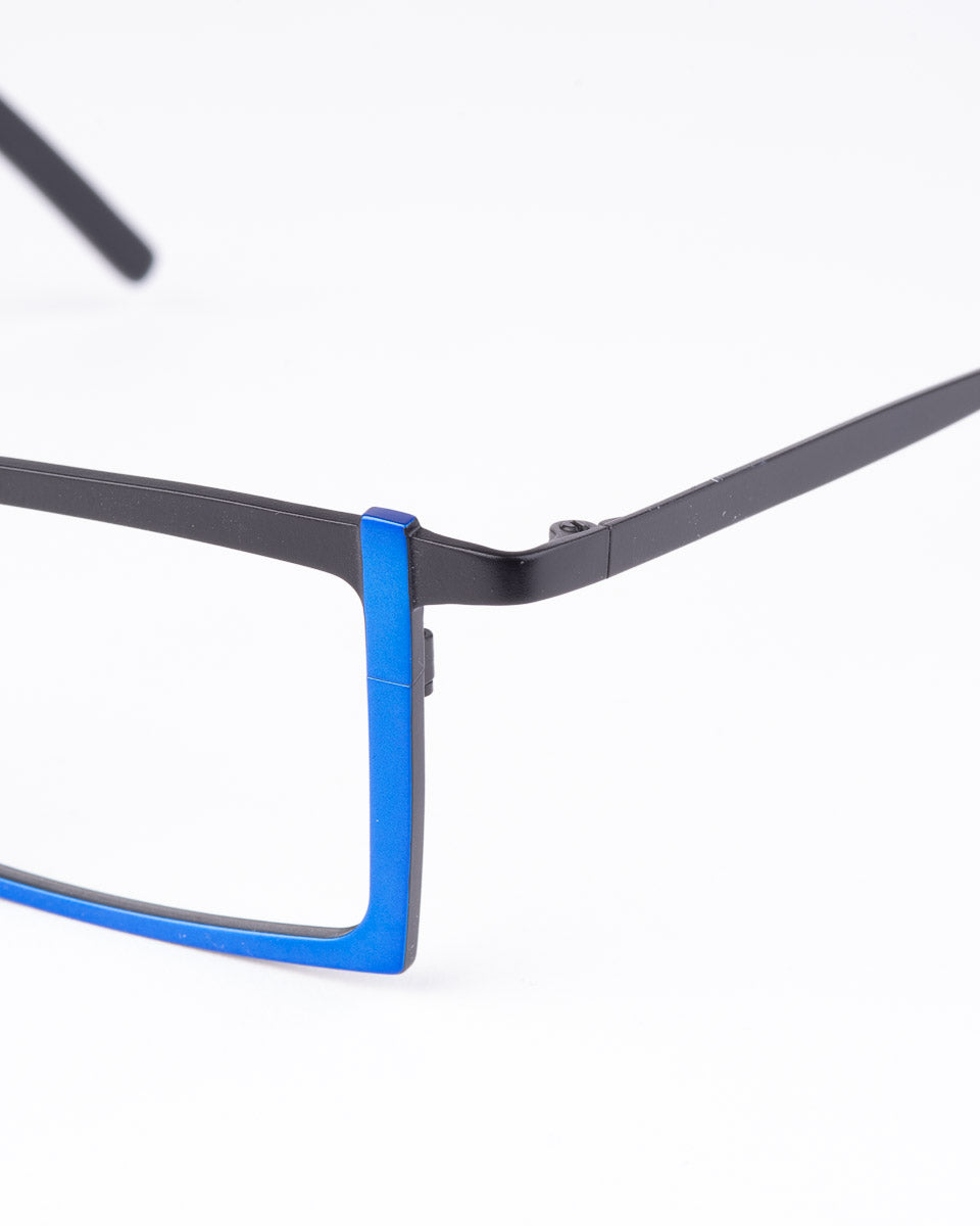 blue metal rectangle eyeglasses by Theo model Antwerpcentral, front view, lunettes de vue rectangle couleur Bleu