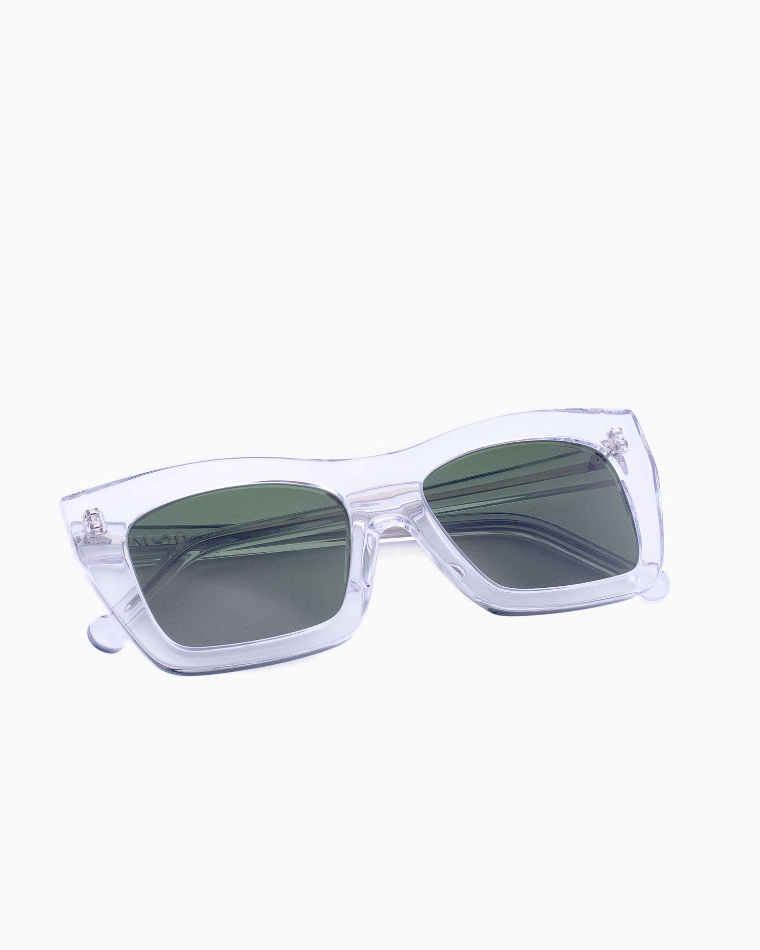 crystal plastic cat  sunglassesby Marie-Sophie Dion model SorelSun, front view, lunettes de vue chat couleur cristal