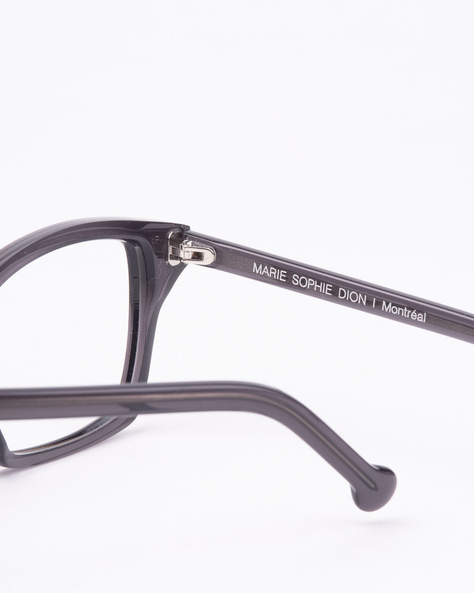 grey plastic butterfly eyeglasses by Marie-Sophie Dion model Giguere, front view, lunettes de vue papillon couleur Gris