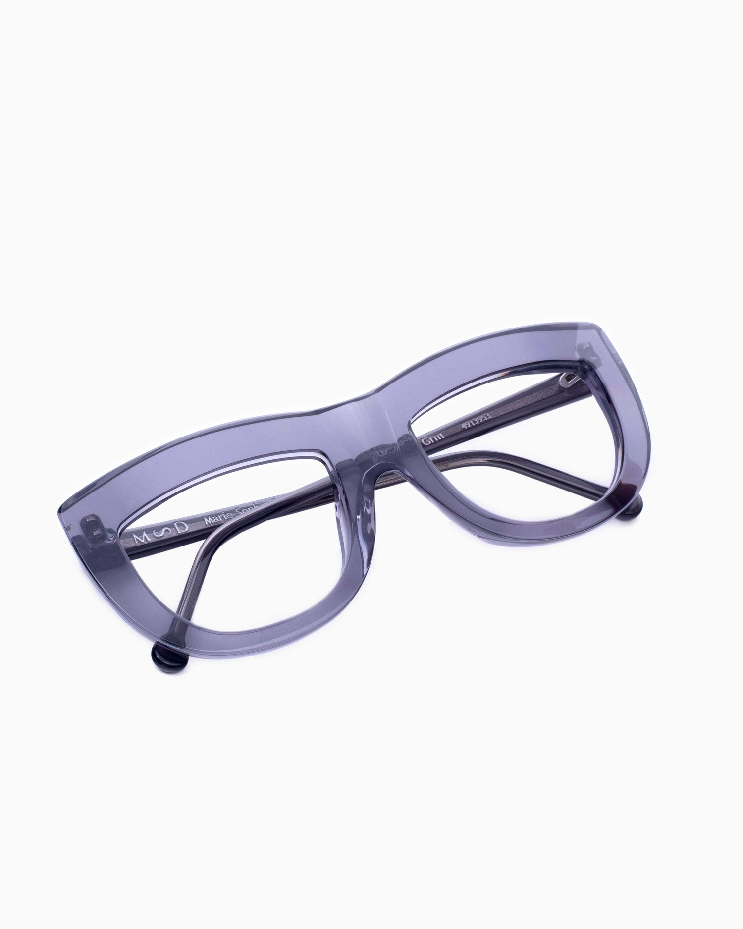 grey plastic cat eyeglasses by Marie-Sophie Dion model Germain, front view, lunettes de vue chat couleur Gris