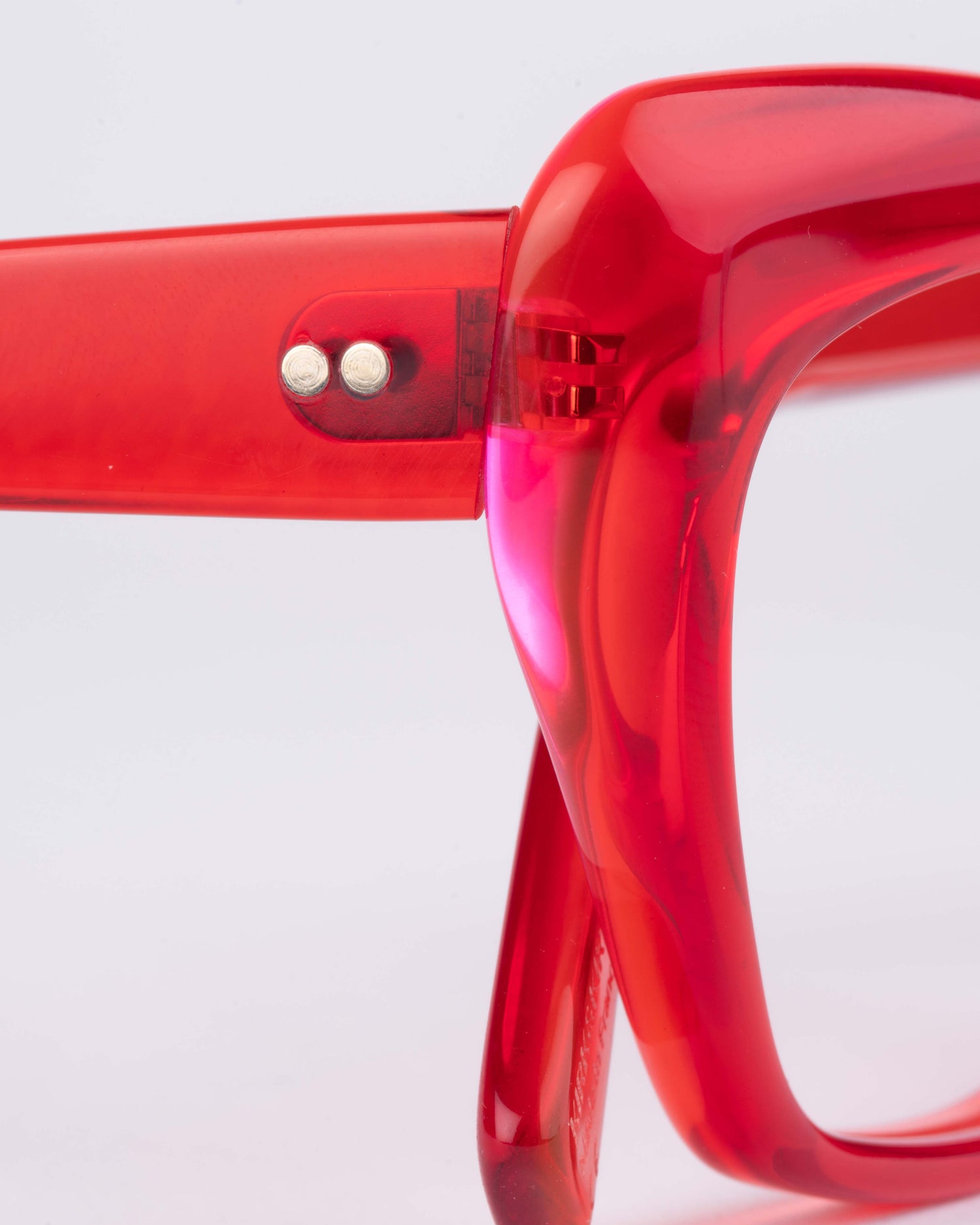 red plastic butterfly eyeglasses by Kirk&Kirk model HANA, front view, lunettes de vue papillon couleur Rouge