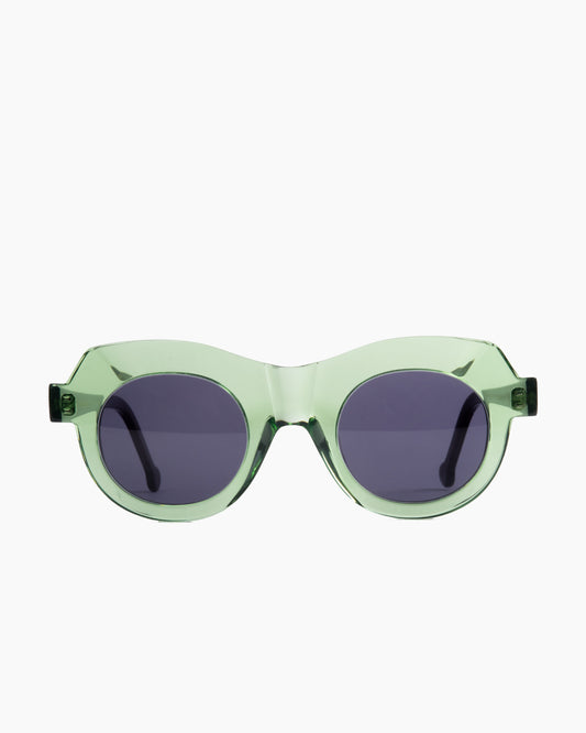 green plastic round sunglassesby Marie-Sophie Dion model Latraverse3, front view, lunettes de vue rond couleur vert