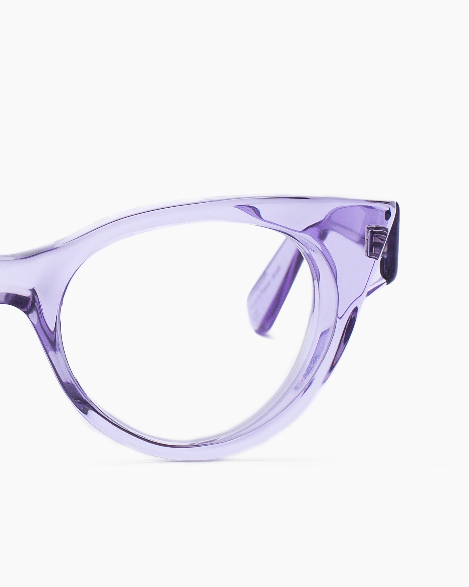 purple plastic cat eyeglasses by Kirk&Kirk model Marilyn, front view, lunettes de vue chat couleur violet