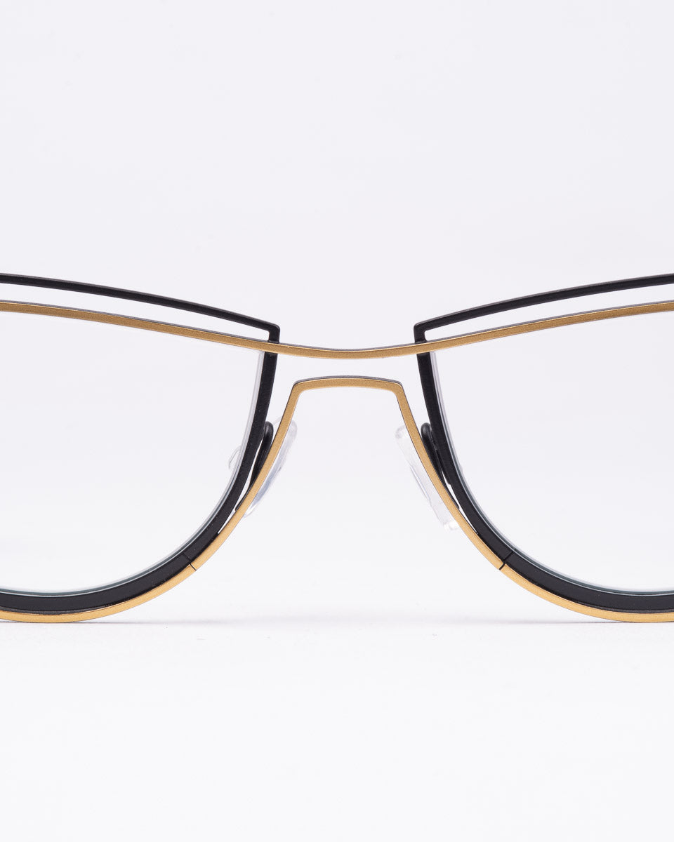 gold metal cat eyeglasses by Theo model CONTOUR, front view, lunettes de vue chat couleur or