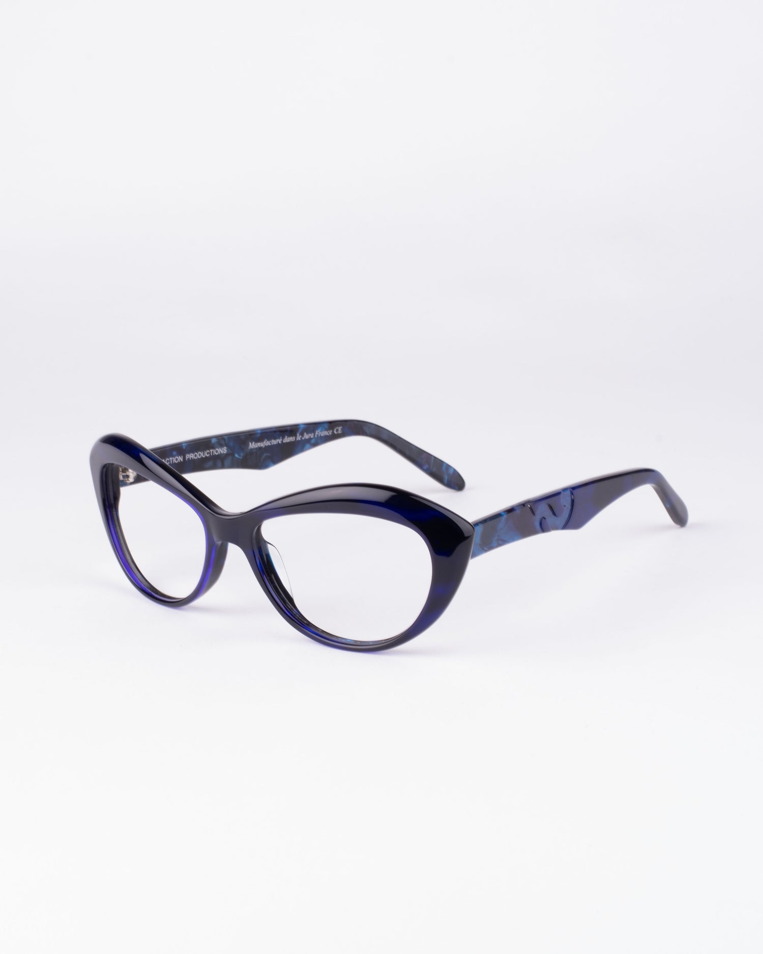 purple plastic butterfly eyeglasses by Traction model hockney, front view, lunettes de vue papillon couleur violet