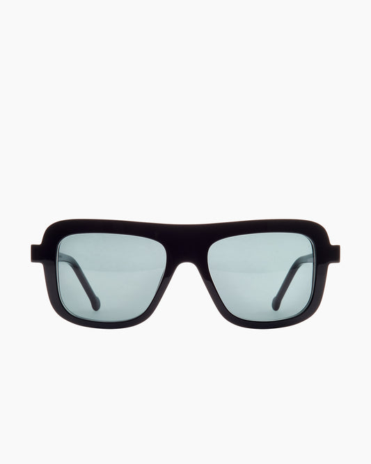 black plastic aviator  sunglassesby Marie-Sophie Dion model Serge, front view, lunettes de vue aviateur couleur noir