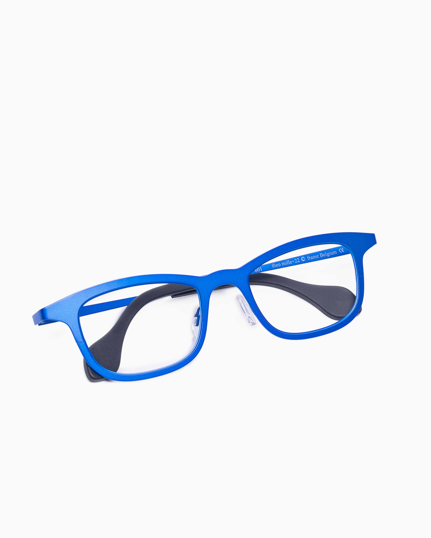 blue metal rectangle eyeglasses by Theo model Mille+22, front view, lunettes de vue rectangle couleur Bleu