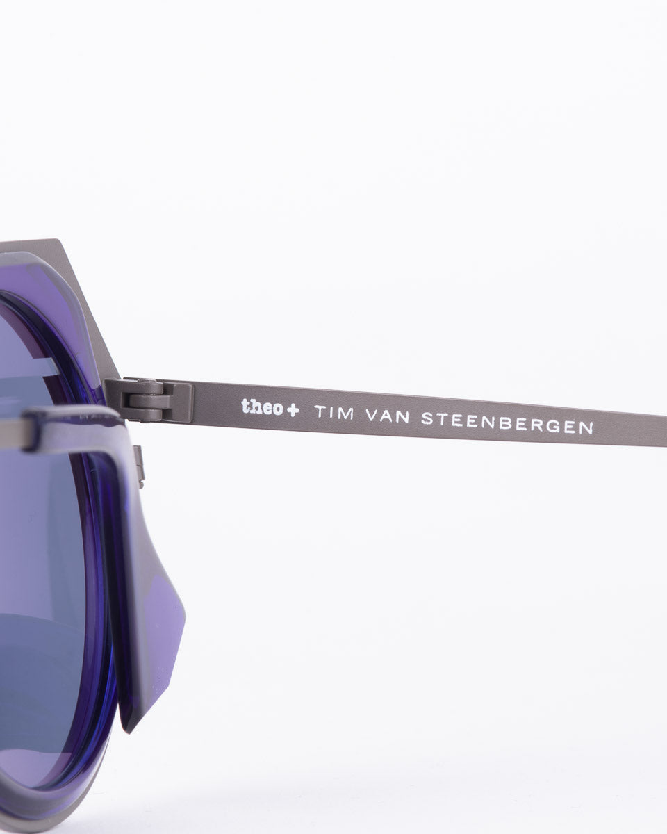 purple metal round  sunglassesby Theo model compositie1965, front view, lunettes de vue rond couleur violet