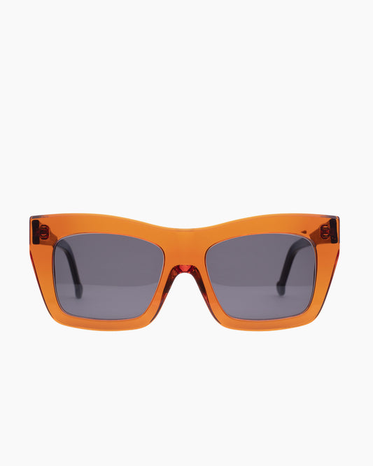 orange plastic cat sunglassesby Marie-Sophie Dion model SorelSun, front view, lunettes de vue chat couleur Orange