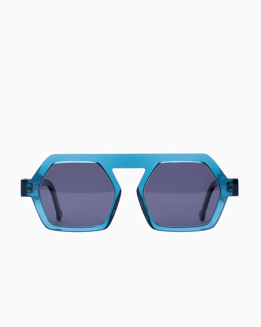 blue plastic hexagon  sunglassesby Marie-Sophie Dion model Lapointe, front view, lunettes de vue hexagone couleur Bleu