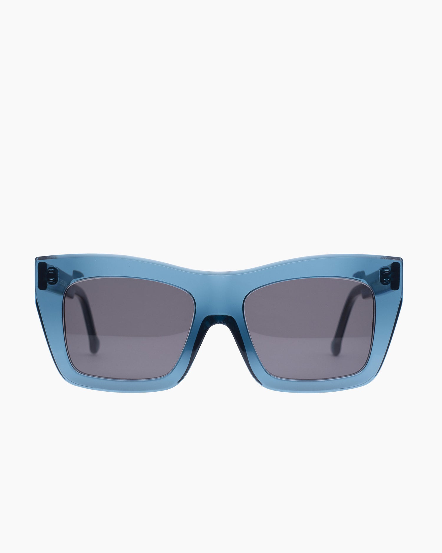 blue plastic cat  sunglassesby Marie-Sophie Dion model SorelSun, front view, lunettes de vue chat couleur Bleu