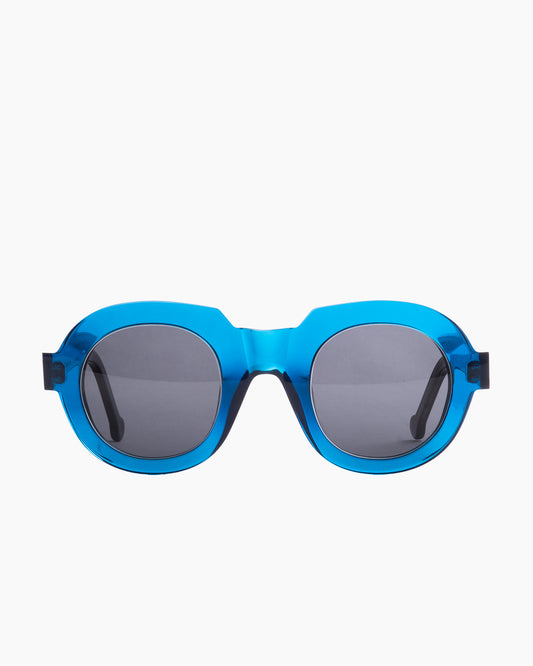 blue plastic round  sunglassesby Marie-Sophie Dion model Roger, front view, lunettes de vue rond couleur bleu