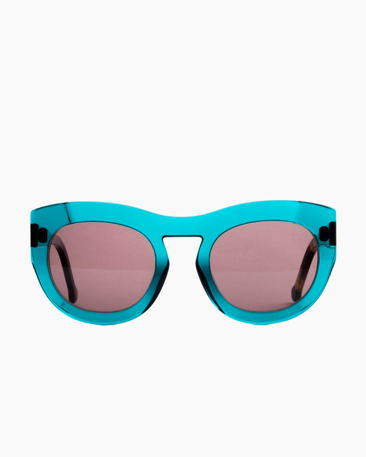 green plastic cat  sunglassesby Marie-Sophie Dion model AddamsSun, front view, lunettes de vue chat couleur Vert