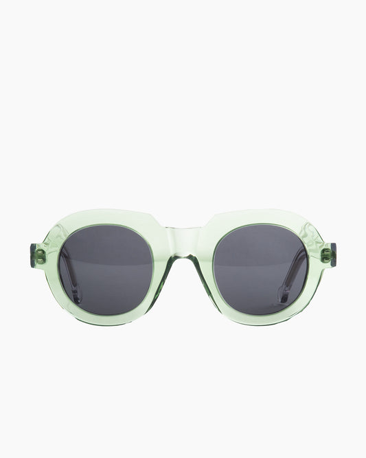 green plastic round sunglassesby Marie-Sophie Dion model Roger, front view, lunettes de vue rond couleur vert