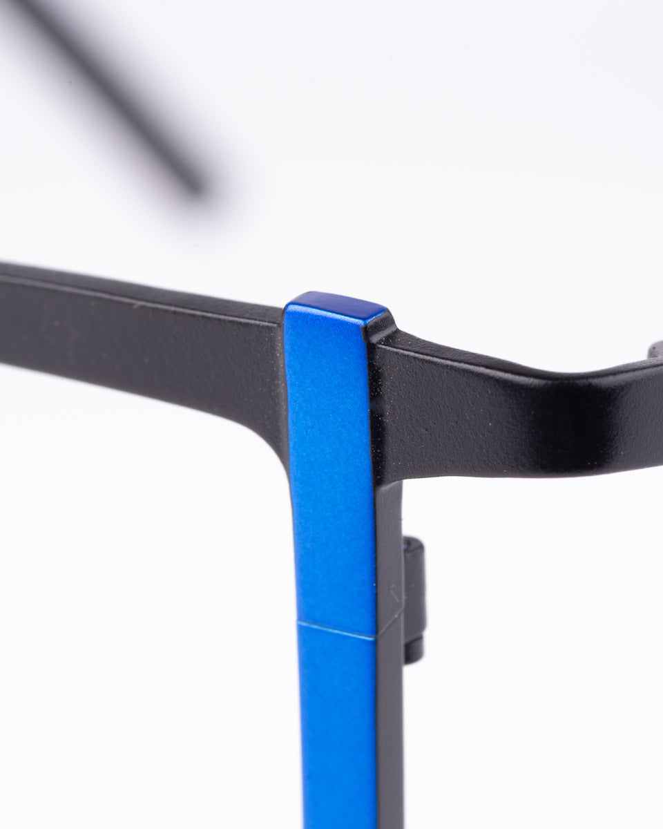 blue metal rectangle eyeglasses by Theo model Antwerpcentral, front view, lunettes de vue rectangle couleur Bleu