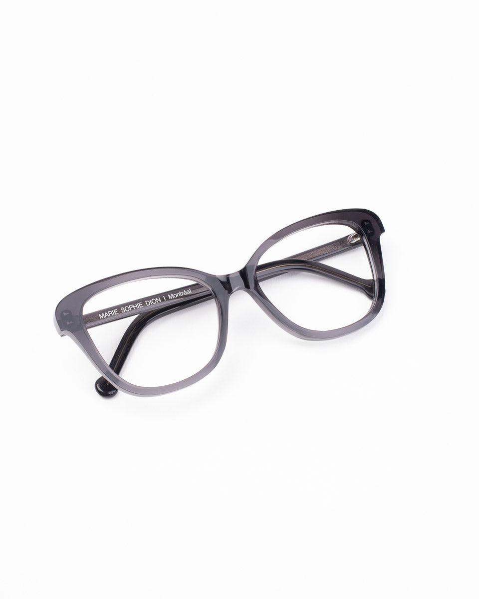 grey plastic butterfly eyeglasses by Marie-Sophie Dion model Lamy, front view, lunettes de vue papillon couleur Gris