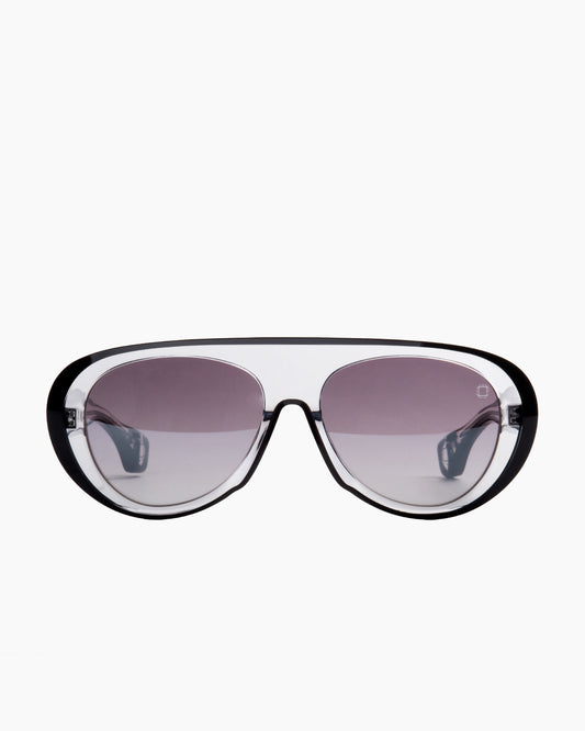 crystal plastic aviator sunglassesby Blake Kuwahara model durrell, front view, lunettes de vue aviateur couleur cristal