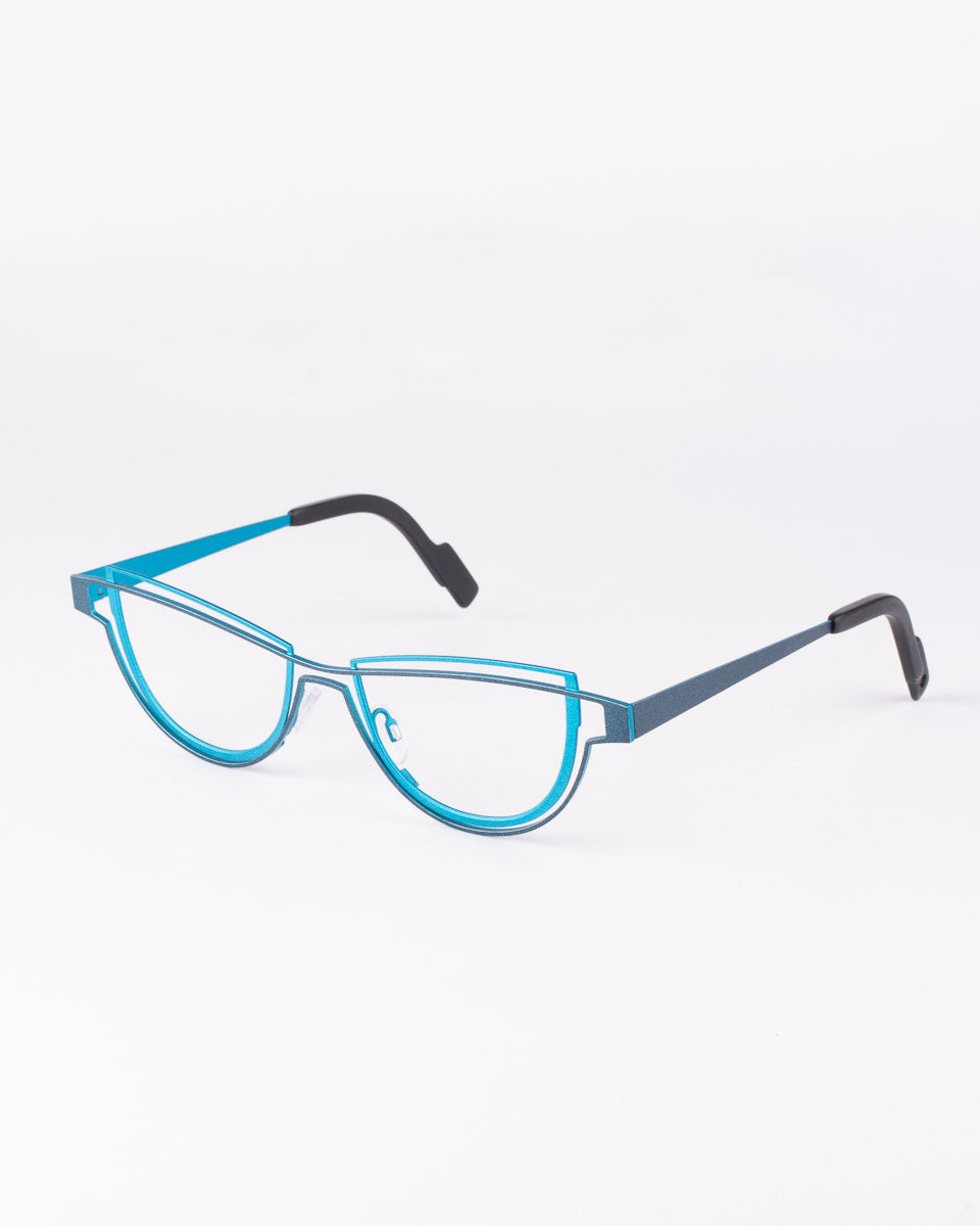 blue metal cat eyeglasses by Theo model CONTOUR, front view, lunettes de vue chat couleur Bleu