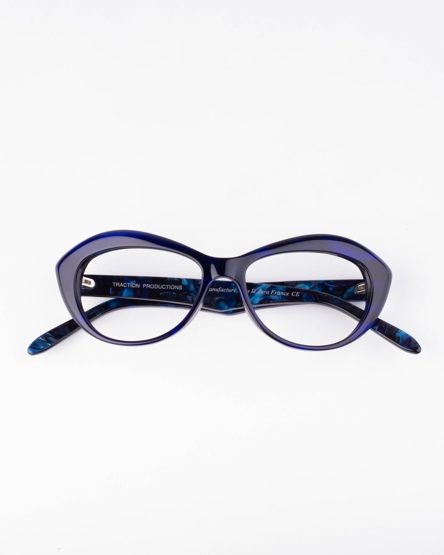 purple plastic butterfly eyeglasses by Traction model hockney, front view, lunettes de vue papillon couleur violet