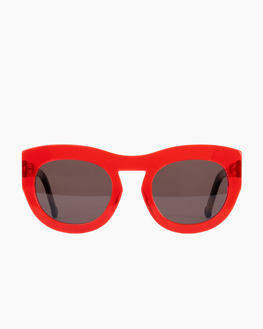 orange plastic cat sunglassesby Marie-Sophie Dion model AddamsSun, front view, lunettes de vue chat couleur Orange
