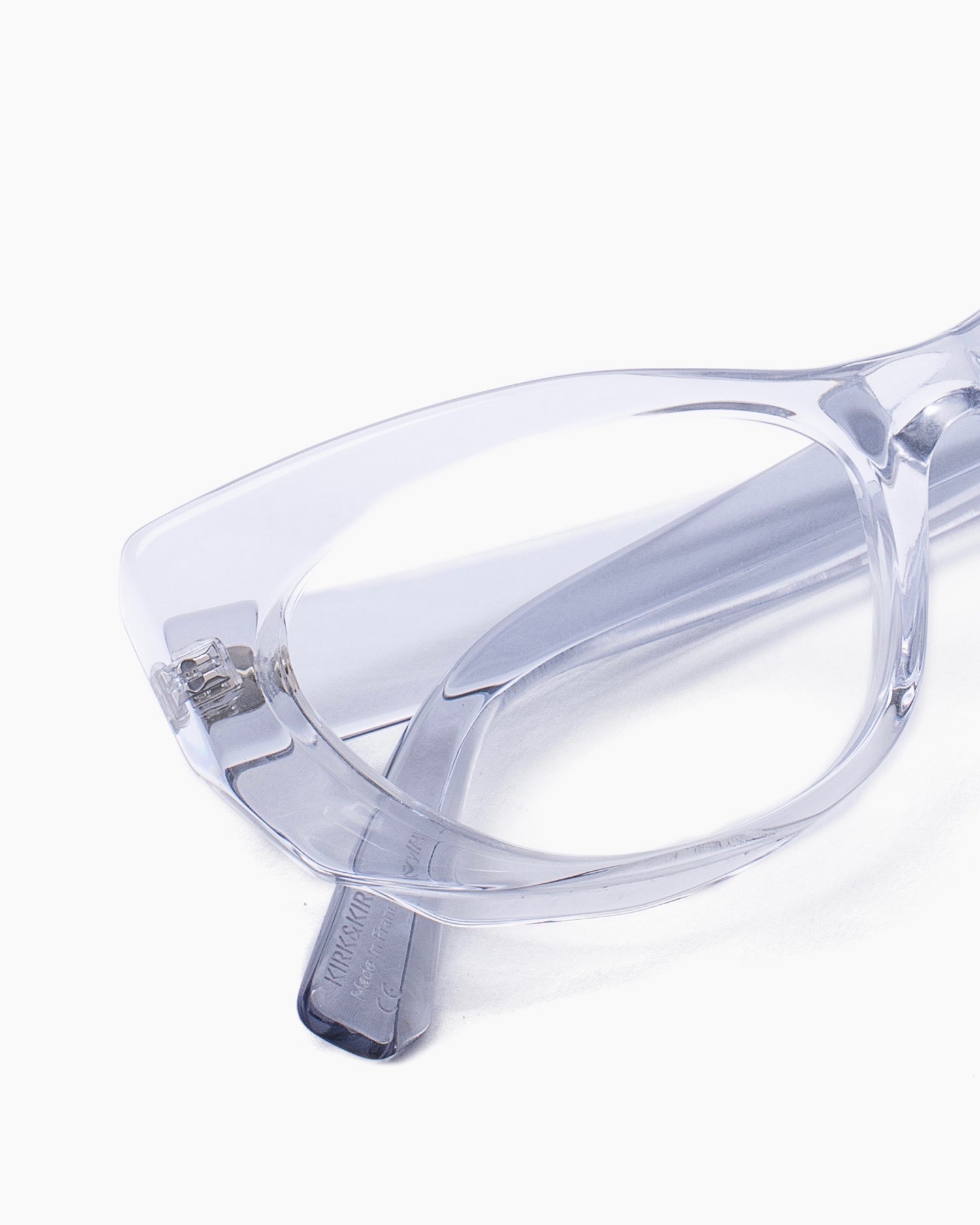 silver plastic cat eyeglasses by Kirk&Kirk model Esme, front view, lunettes de vue chat couleur argent